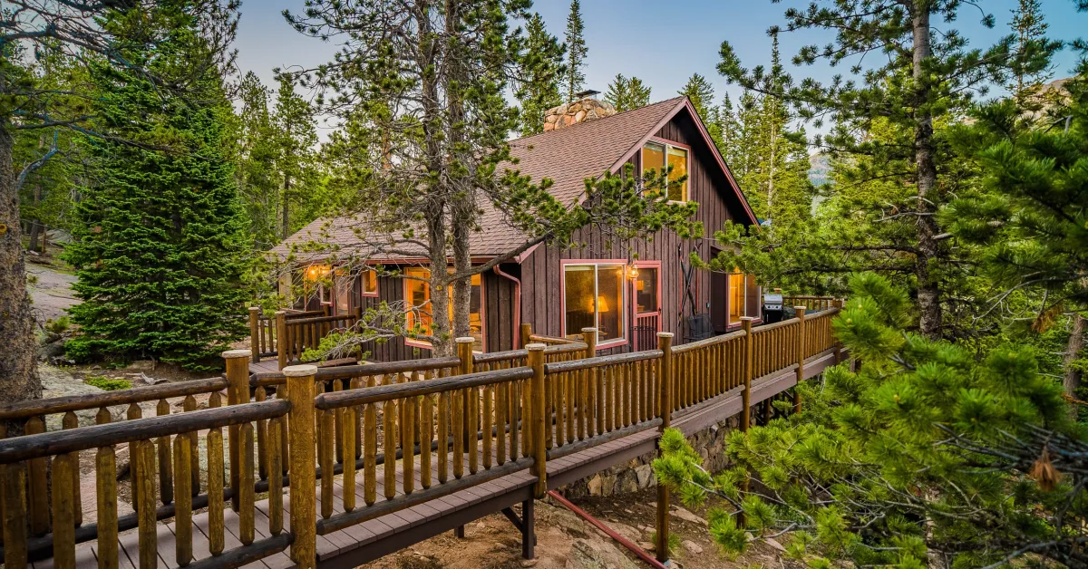 Beautiful Log Cabins That Truly Take Your Breath Away EmptyLightHome