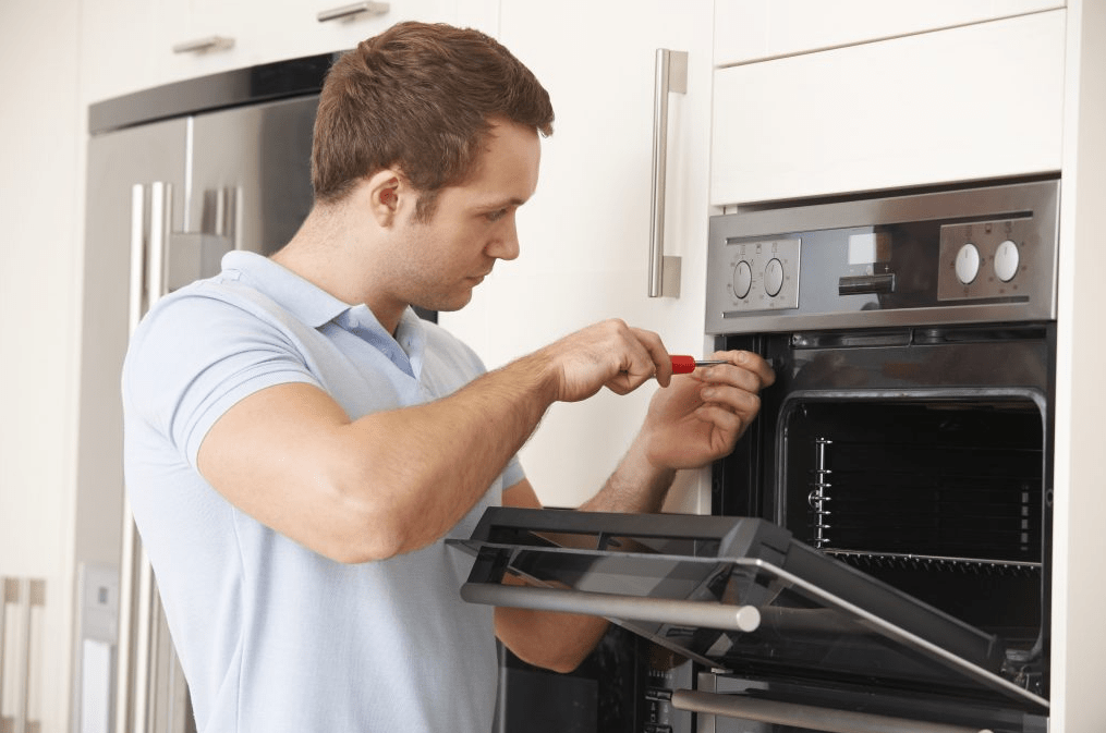 Cleaning And Maintaining Your Oven: 5 Tips - EmptyLightHome