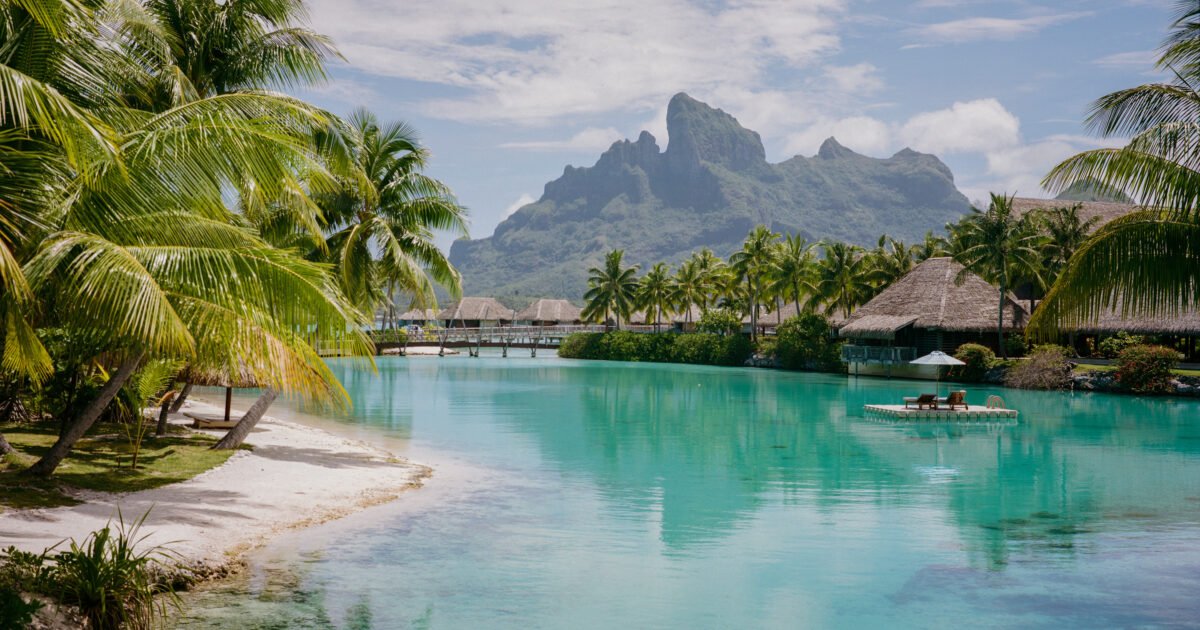 Unveiling Paradise: Guide to Flights to Tahiti - EmptyLightHome