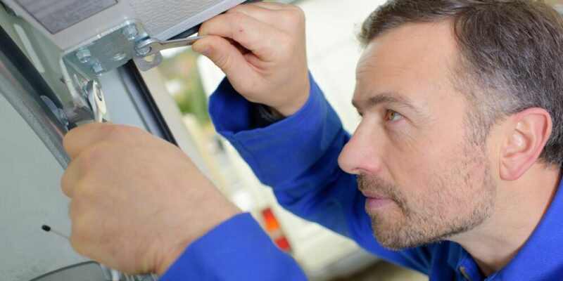 How to Choose a Door Repair Company in Vancouver