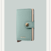 Streamlining Your Home: The Art of Minimalism in Personal Accessories
